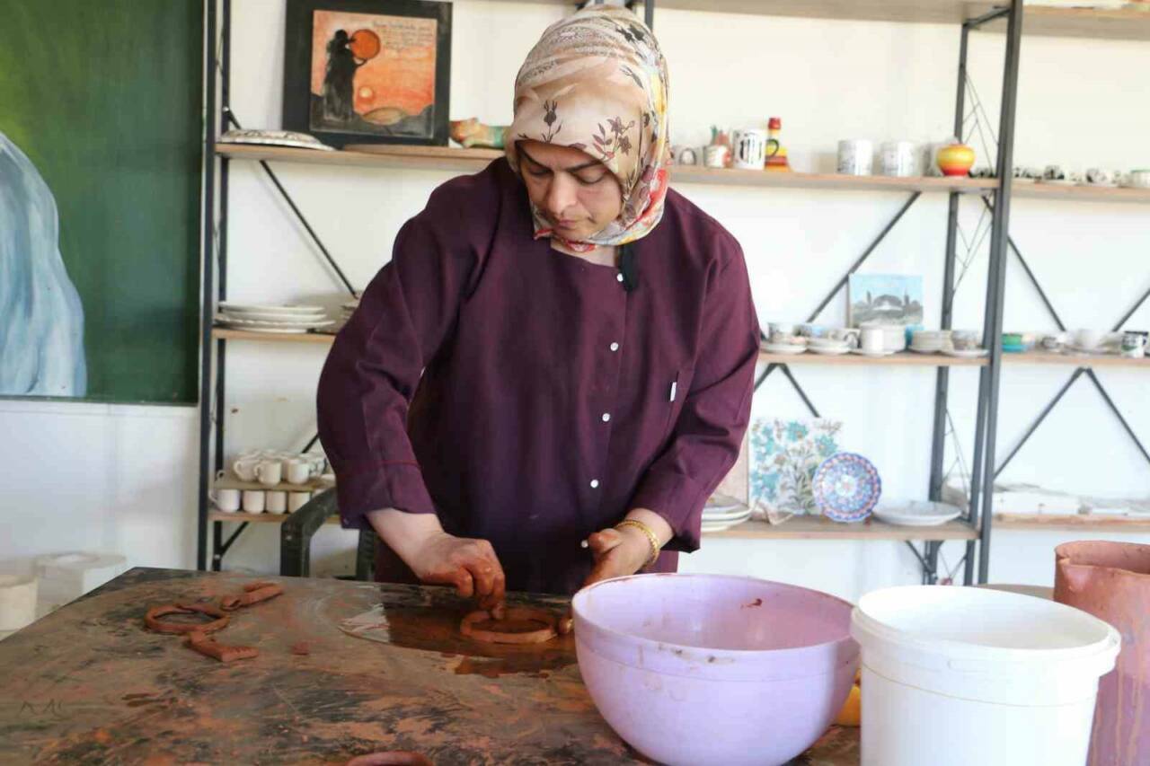Diyarbakır'da kadınların evlerinde ürettikleri el yapımı ürünleri bir araya getirerek