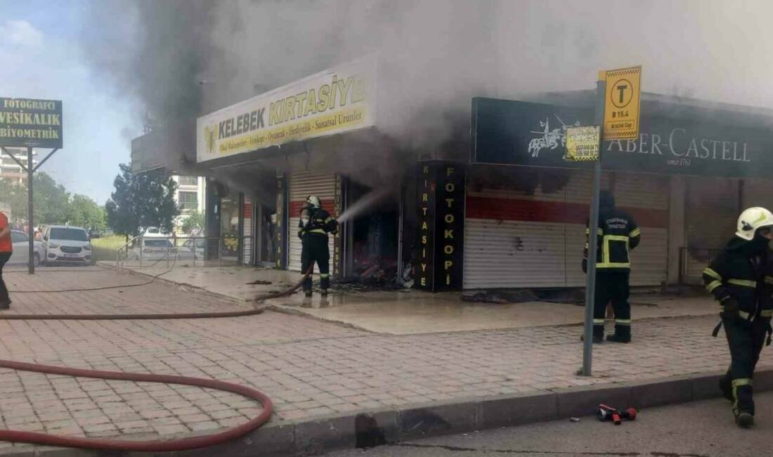 Diyarbakır'ın Bağlar ilçesinde bulunan bir kırtasiye dükkanında çıkan yangın, itfaiye