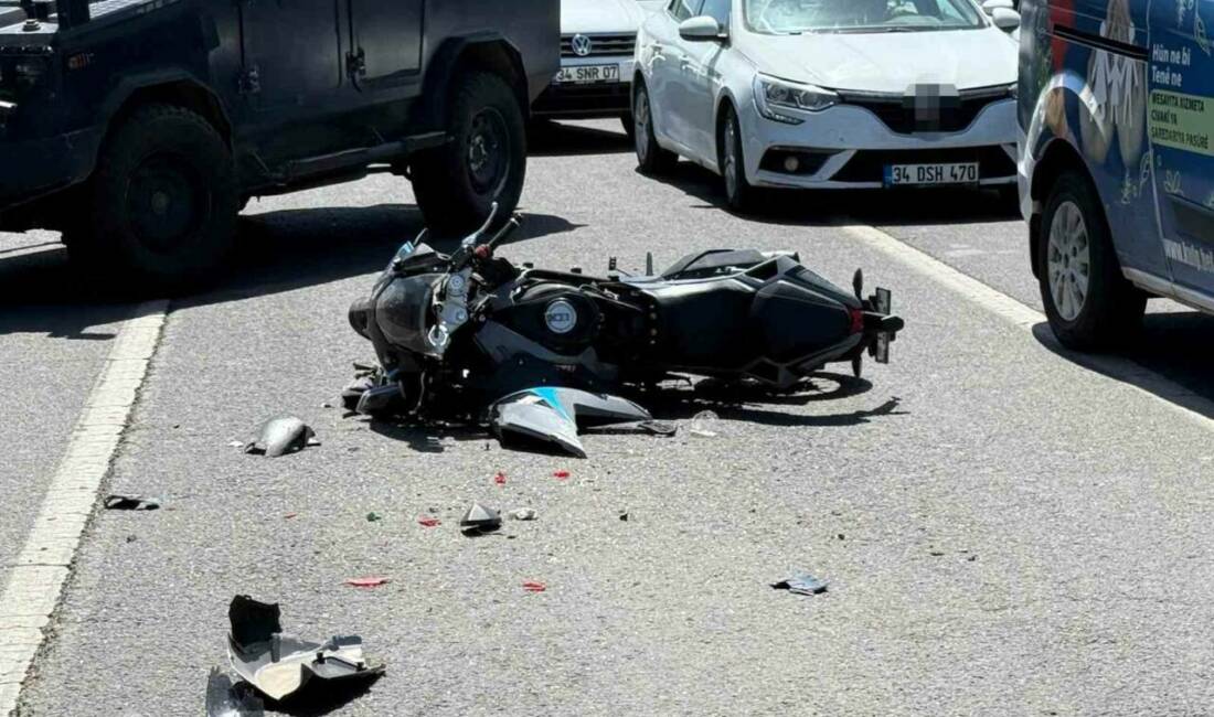 Diyarbakır'da meydana gelen trafik kazasında motosiklet sürücüsü, duran bir otomobile