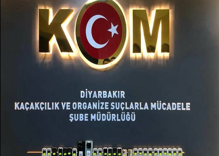 Diyarbakır’da nisanda çok sayıda kaçak ürün ele geçirildi: 5 tutuklama Diyarbakır'da nisan ayında gerçekleştirilen operasyonlarda birçok gümrük kaçağı ürün ele