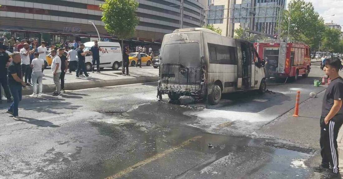 Diyarbakır’ın Kayapınar ilçesinde şehir içi minibüs, Kayapınar Caddesi'nde henüz belirlenemeyen