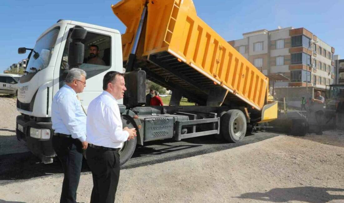 Nizip Belediye Başkanı Ali Doğan, Menderes Mahallesi'nde sıcak asfalt çalışmalarını