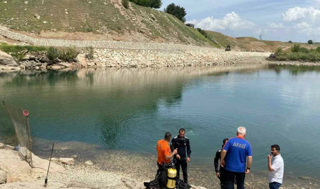 Diyarbakır'ın Silvan ilçesinde fotoğraf çekmek isteyen 15 yaşındaki Mazlum Kılıç,