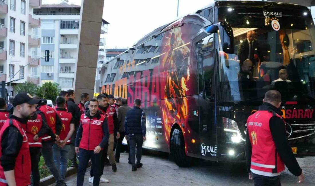 Galatasaray, Ziraat Türkiye Kupası finali için özel uçakla Gaziantep'e ulaştı.