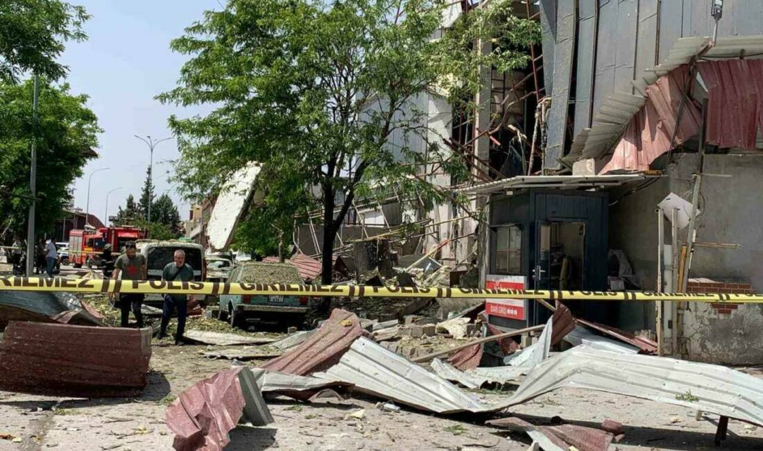Behram Halı fabrikasında Gaziantep'te meydana gelen patlamada 5 kişi yaralandı.