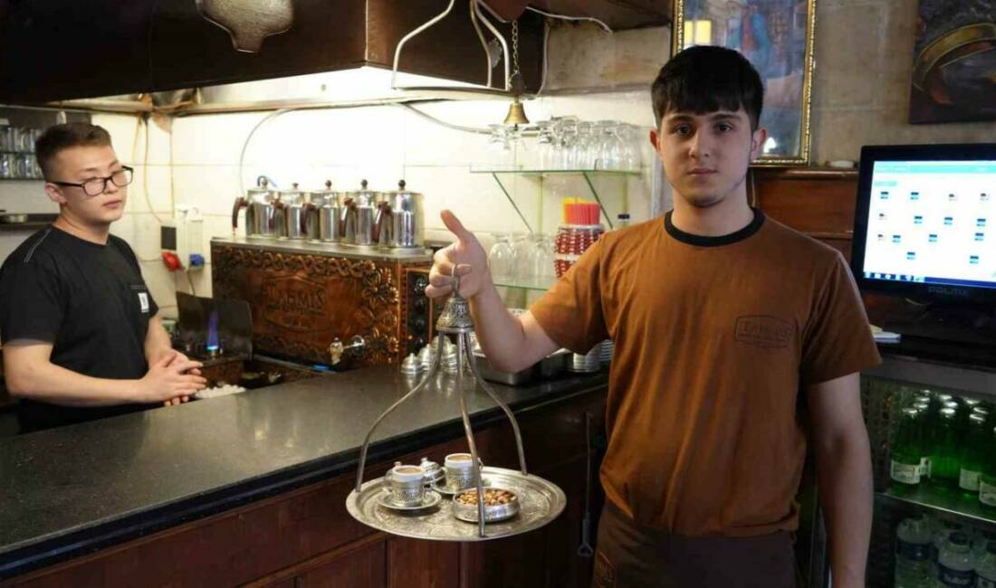 Gaziantep'in 400 yıllık geleneği olan menengiç kahvesi, eşsiz aroması ve