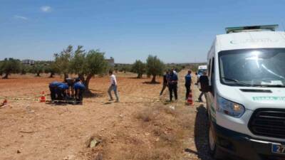 Gaziantep’in Nizip ilçesinde 25 yaşındaki bir kişi, zeytin tarlasında başından