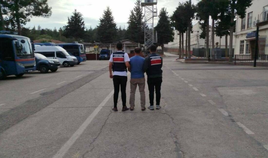 Gaziantep’te jandarma ekipleri tarafından göçmen kaçakçılığı ile mücadele kapsamında yapılan
