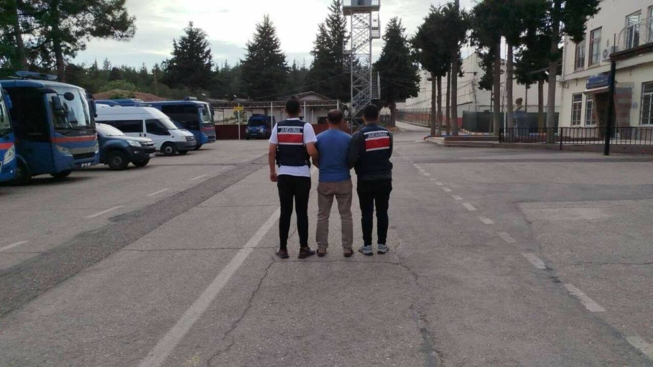 Gaziantep’te jandarma ekipleri tarafından göçmen kaçakçılığı ile mücadele kapsamında yapılan