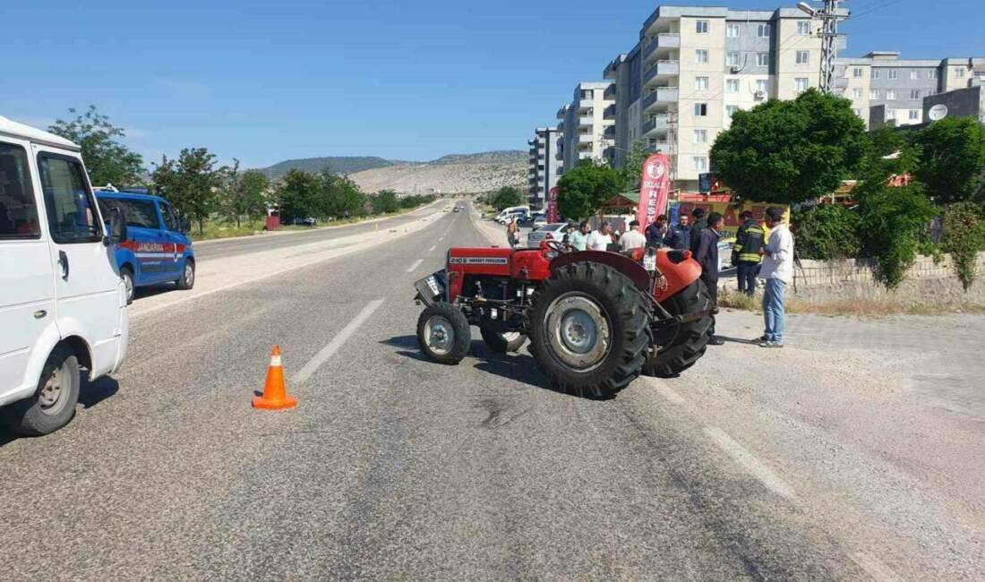Gaziantep'in Yavuzeli ilçesinde sabah saatlerinde meydana gelen trafik kazasında traktör