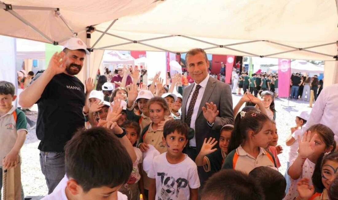 Geleneksel Spor Dalları Federasyonu tarafından "Geçmişin ihtişamını geleceğe taşıyoruz" sloganıyla