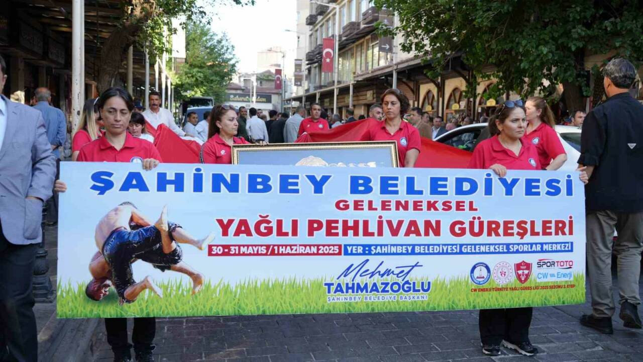 Türkiye Geleneksel Güreşler Federasyonu'nun düzenlediği Türkiye Yağlı Pehlivan Güreş Ligi'nin