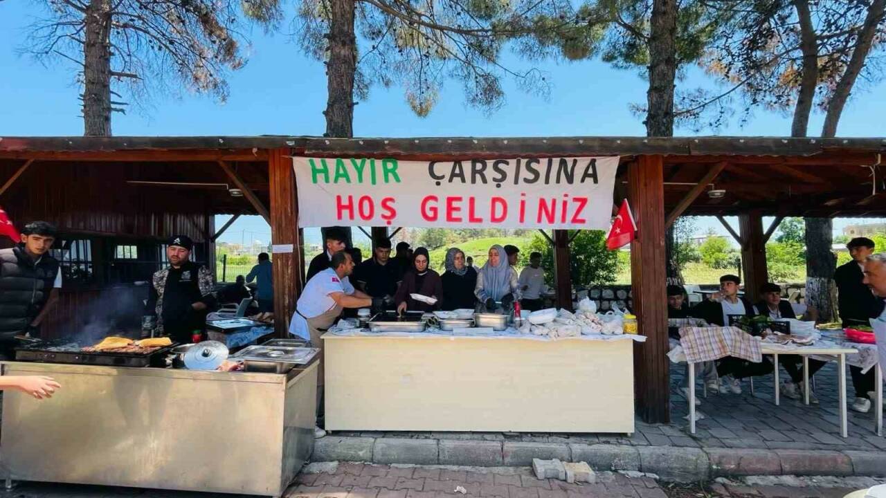 Adıyaman'ın Gerger ilçesinde Gazze'deki ihtiyaç sahiplerine destek olmak amacıyla Gerger