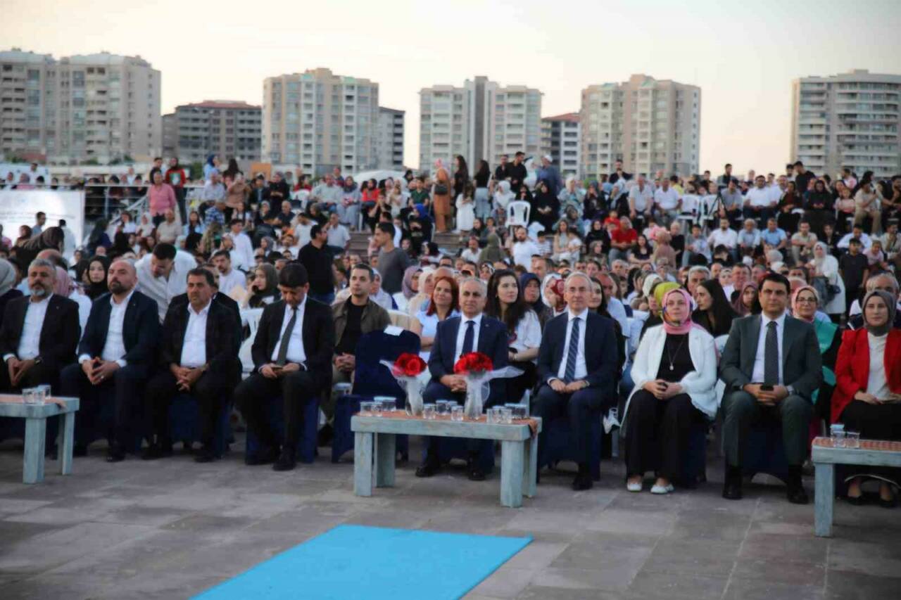 Gaziantep İslam Bilim ve Teknoloji üniversitesi 2024-2025 mezunlarını verdi.