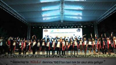 Gaziantep Kolej Vakfı Özel İlkokulu'nda kep töreni düzenlendi, mezun olan