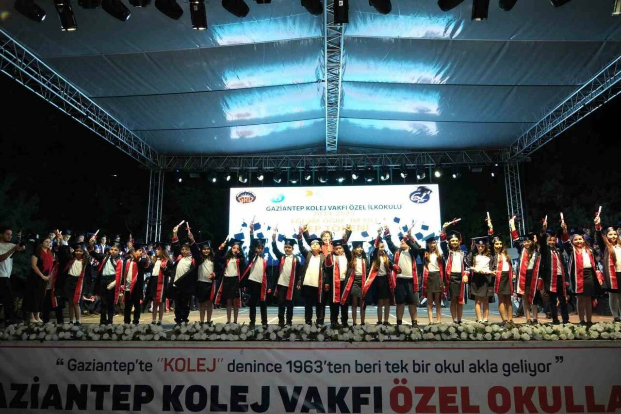 Gaziantep Kolej Vakfı Özel İlkokulu'nda kep töreni düzenlendi, mezun olan
