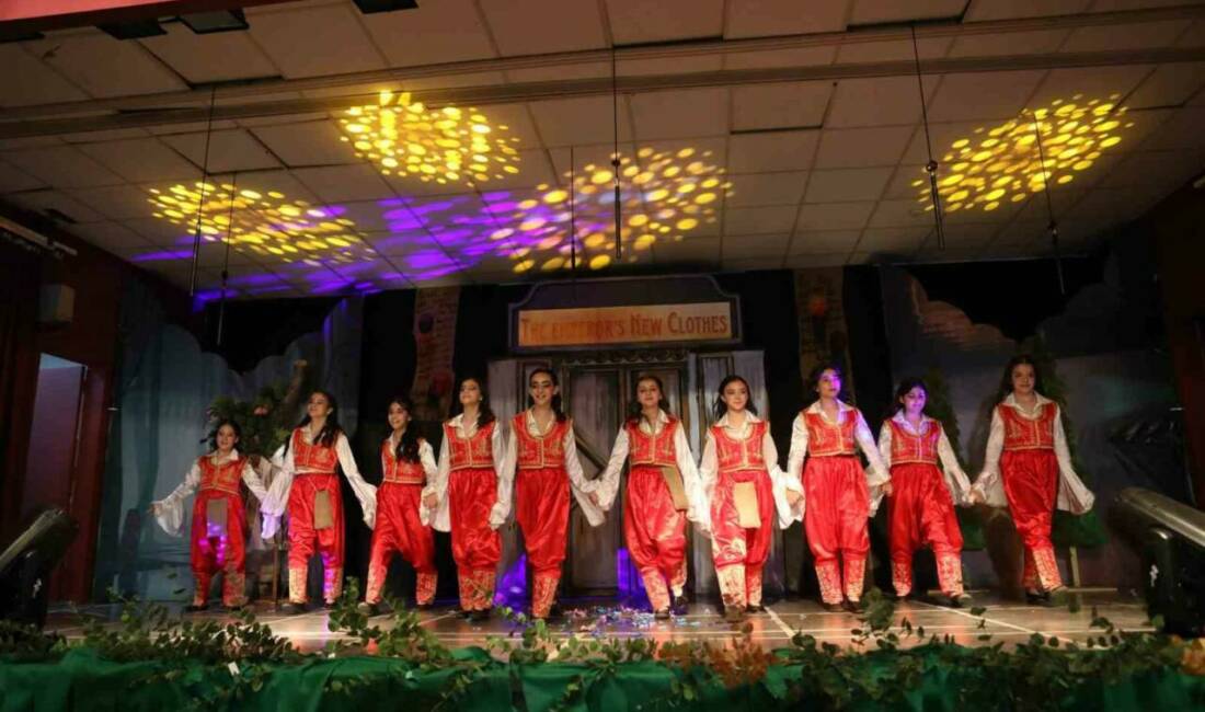 Gaziantep Kolej Vakfı Özel Ortaokulu'ndan 30 öğrenciden oluşan büyük bir