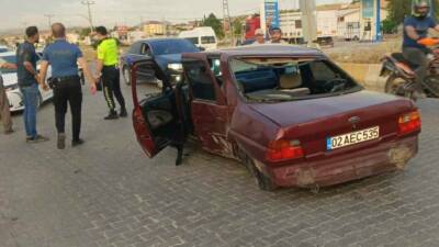 Adıyaman’ın Gölbaşı ilçesinde iki otomobilin çarpışması sonucu 1 kişi yaralandı.