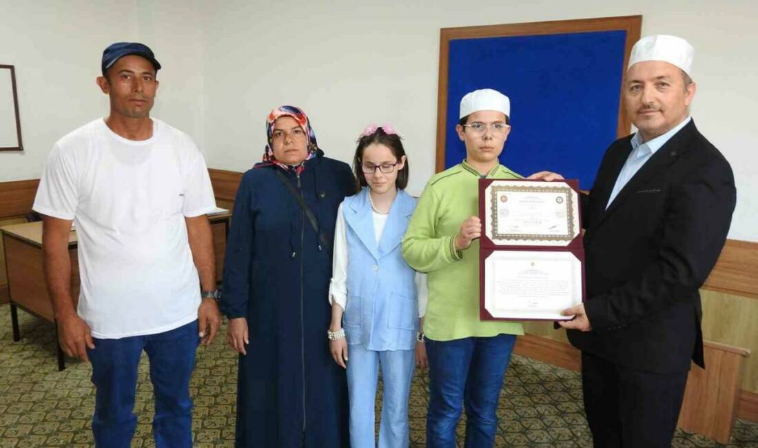 Gaziantep'te görme engelli genç Yusuf Kukur, 15 ayda braille alfabesiyle