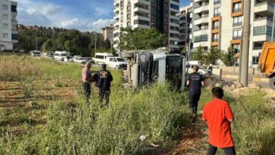 Adıyaman'da freni patladığı iddia edilen hafriyat yüklü kamyonun devrilmesi sonucu