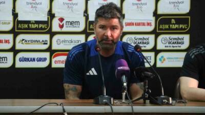 Erzurumspor FK Teknik Direktörü Hakan Kutlu, Şanlıurfaspor'u deplasmanda 1-0 yenerek