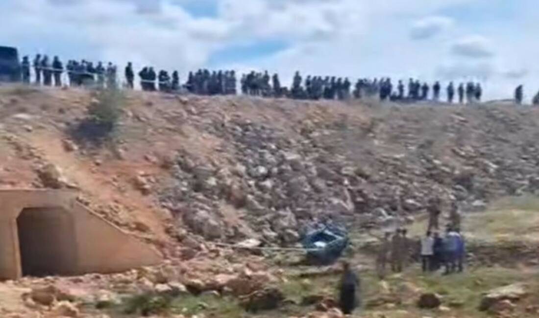 Halfeti ilçesinde meydana gelen trafik kazasında tarım aracı patpatın şarampole