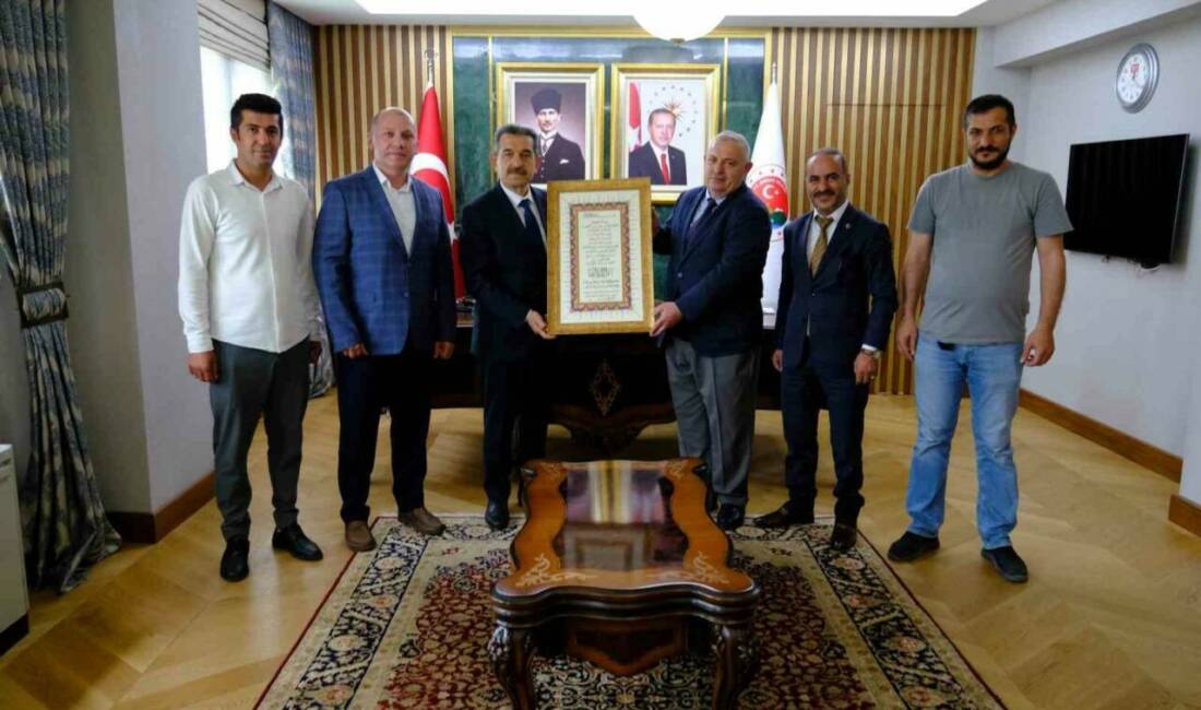 İhlas Vakfı kurucular kurulu üyeleri, Şırnak Valisi Birol Ekici'yi ziyaret