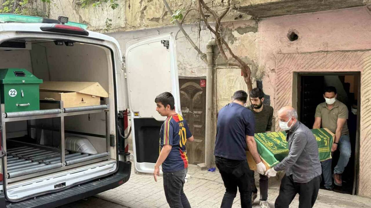 Diyarbakır'ın Bağlar ilçesinde, Kaynartepe Mahallesi'nde 69 yaşındaki Ali Güven adlı