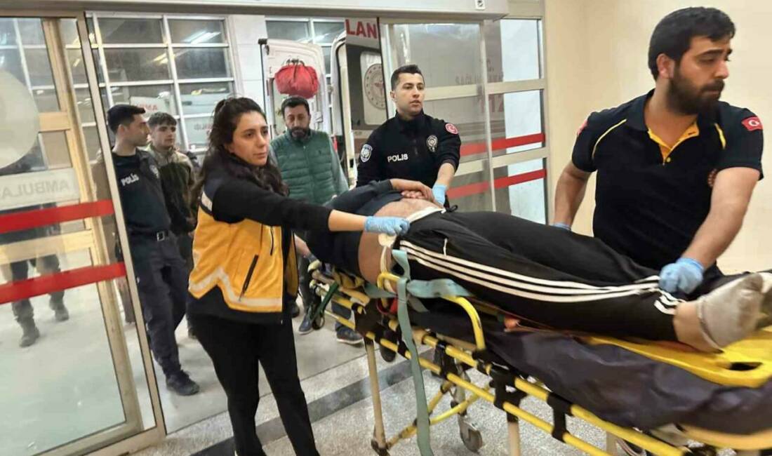 Adıyaman’da iki otomobilin çarpışması sonucu meydana gelen feci kazada 1’i