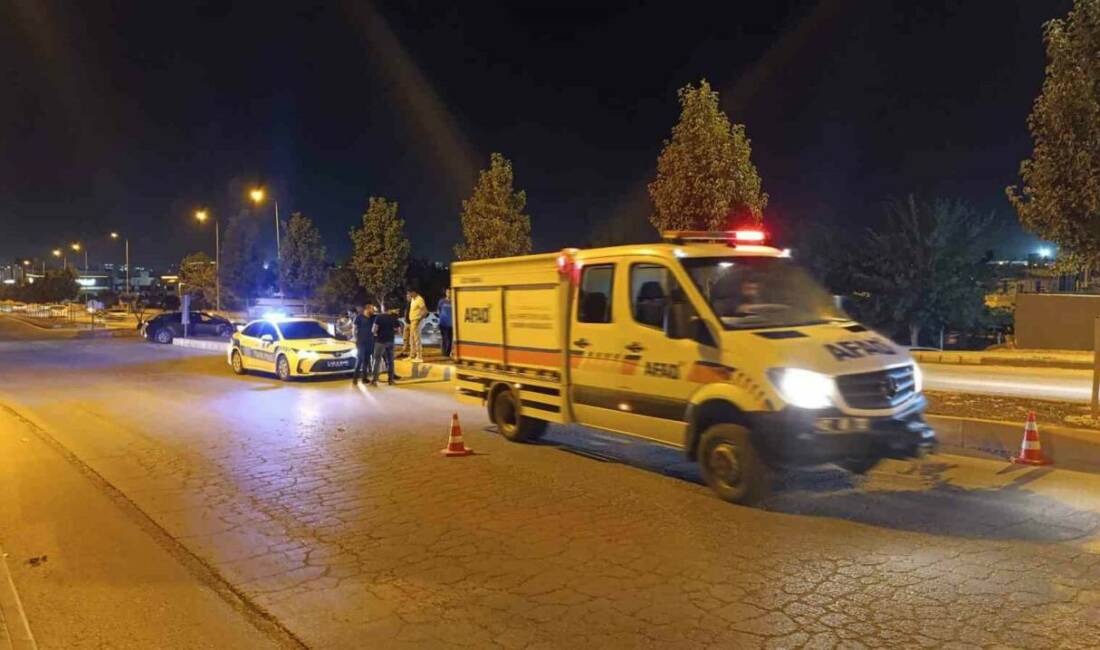 Adıyaman’da, iki otomobilin çarpışması sonucu meydana gelen kazada 2 kişi