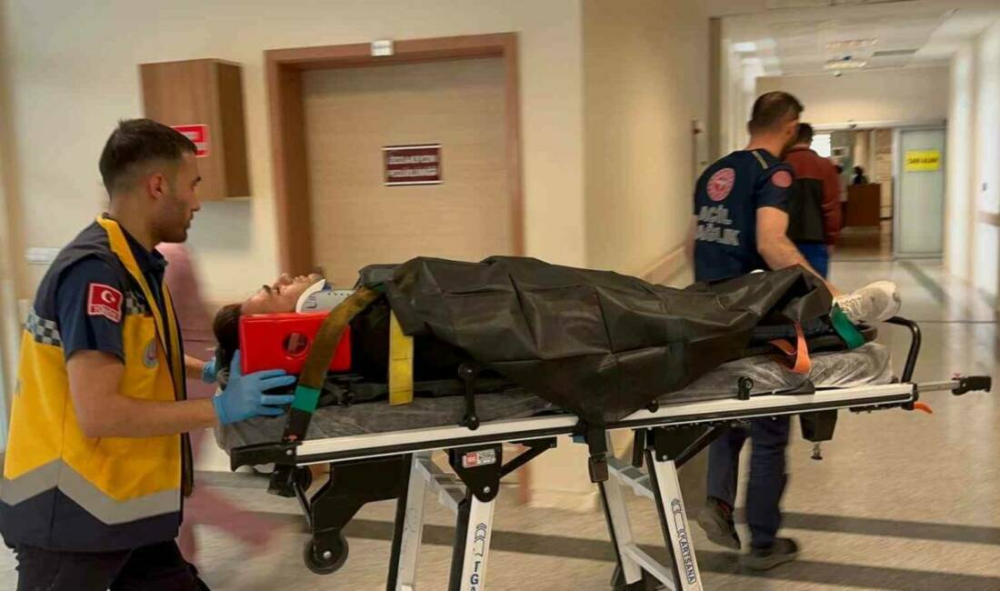 Adıyaman’da meydana gelen kazada iki otomobil çarpıştı ve 3 kişi