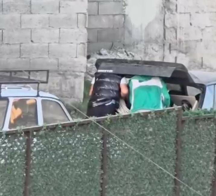 Şanlıurfa’nın Haliliye ilçesinde dekorasyon ustası olarak çalışan şahsın park halindeki