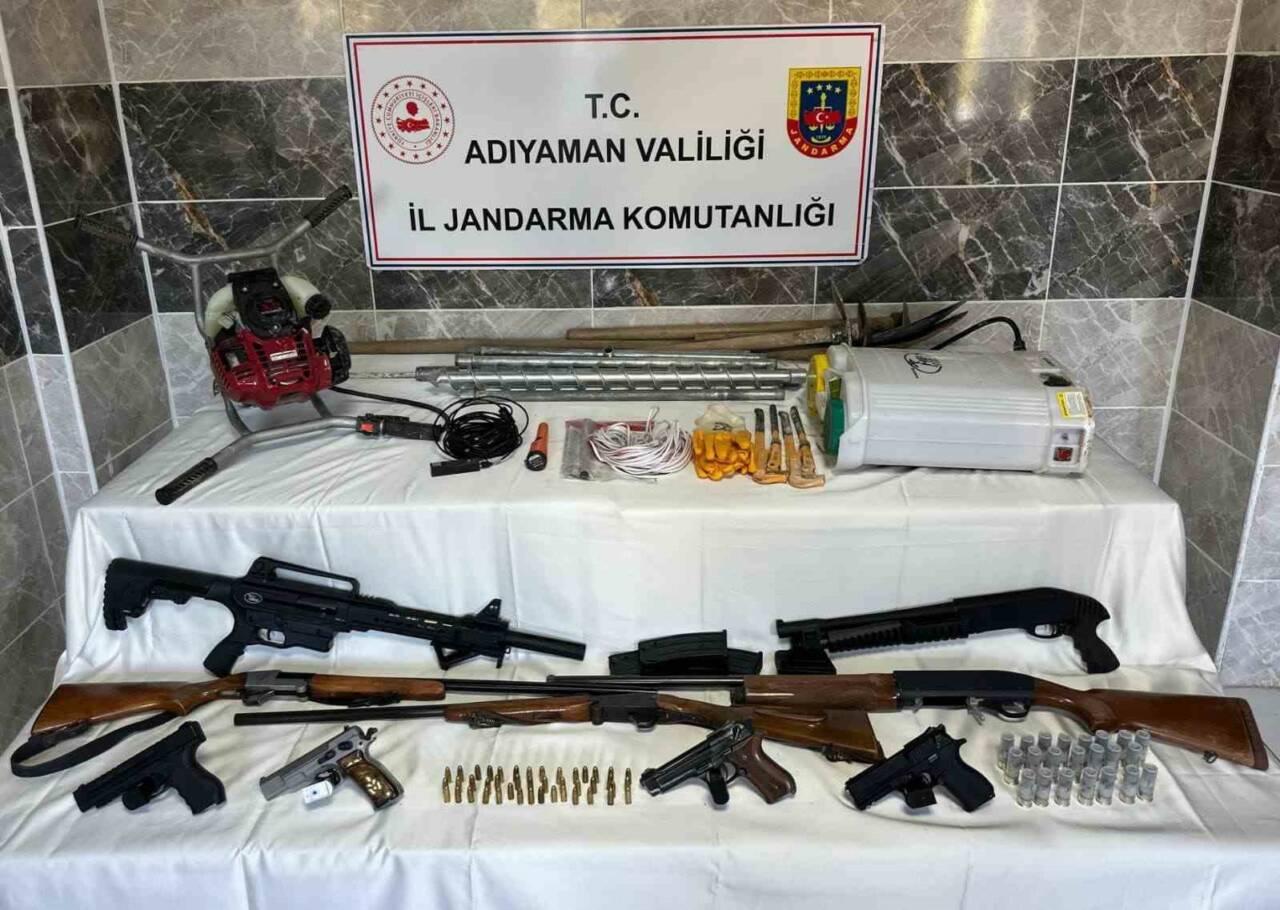 Adıyaman İl Jandarma Komutanlığı ekiplerince kaçak kazı yapan 6 şahıs,