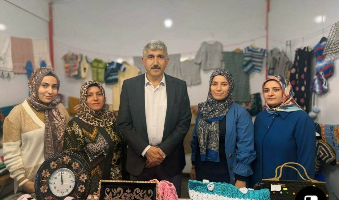 Kahta Belediyesi’nden kadın girişimcilere tam destek Adıyaman'ın Kahta ilçe Belediyesi tarafından düzenlenen "Üreten Kadınlar" fuarı, kadın