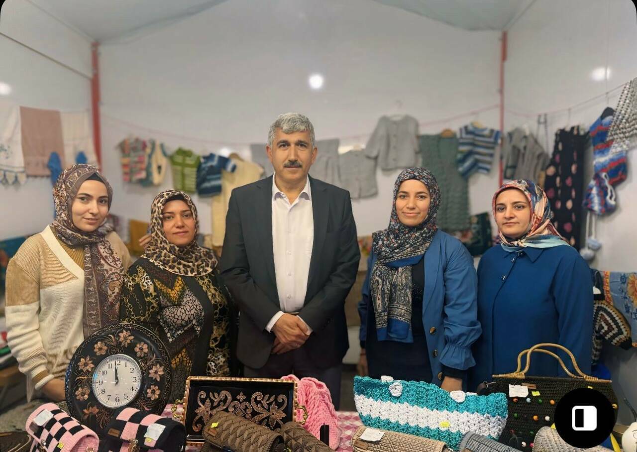 Adıyaman'ın Kahta ilçe Belediyesi tarafından düzenlenen "Üreten Kadınlar" fuarı, kadın