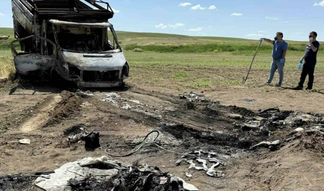 Diyarbakır’ın Sur ilçesinde bir kamyonetle birlikte baba ve oğlun cesetlerinin