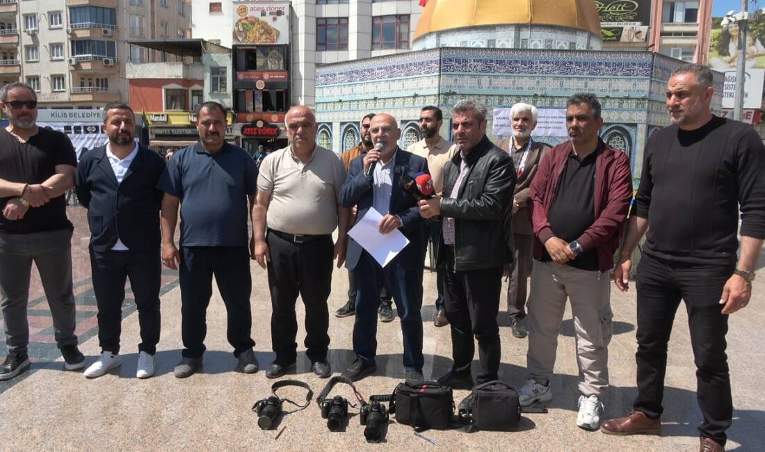 Kilis Cumhuriyet Meydanı’nda Gazze’ye destek amacıyla hayır çarşısı kuruldu. Elde