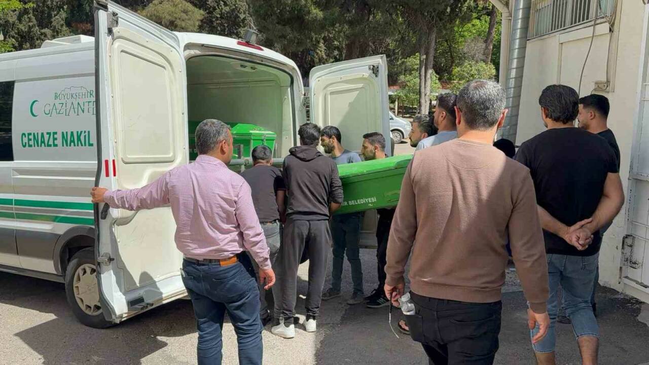 Gaziantep'te yaşanan kazada 1,5 yaşındaki Yezen Ali, komşusunun park etmeye