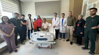 Gaziantep Şehir Hastanesi'nde gerçekleştirilen süpermikrocerrahi operasyonu sayesinde 40 yaşındaki bir