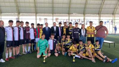 Diyarbakır’ın Dicle ilçesinde Gençlik Haftası etkinlikleri çerçevesinde liseler arası futbol