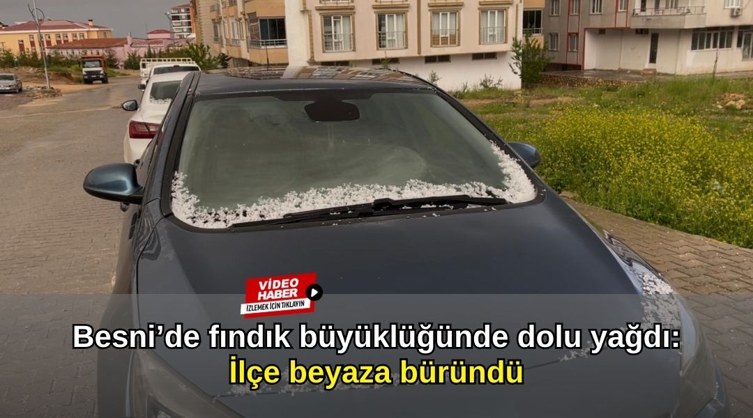 Besni'de etkili olan dolu yağışı, ilçe merkezini adeta beyaz örtüyle