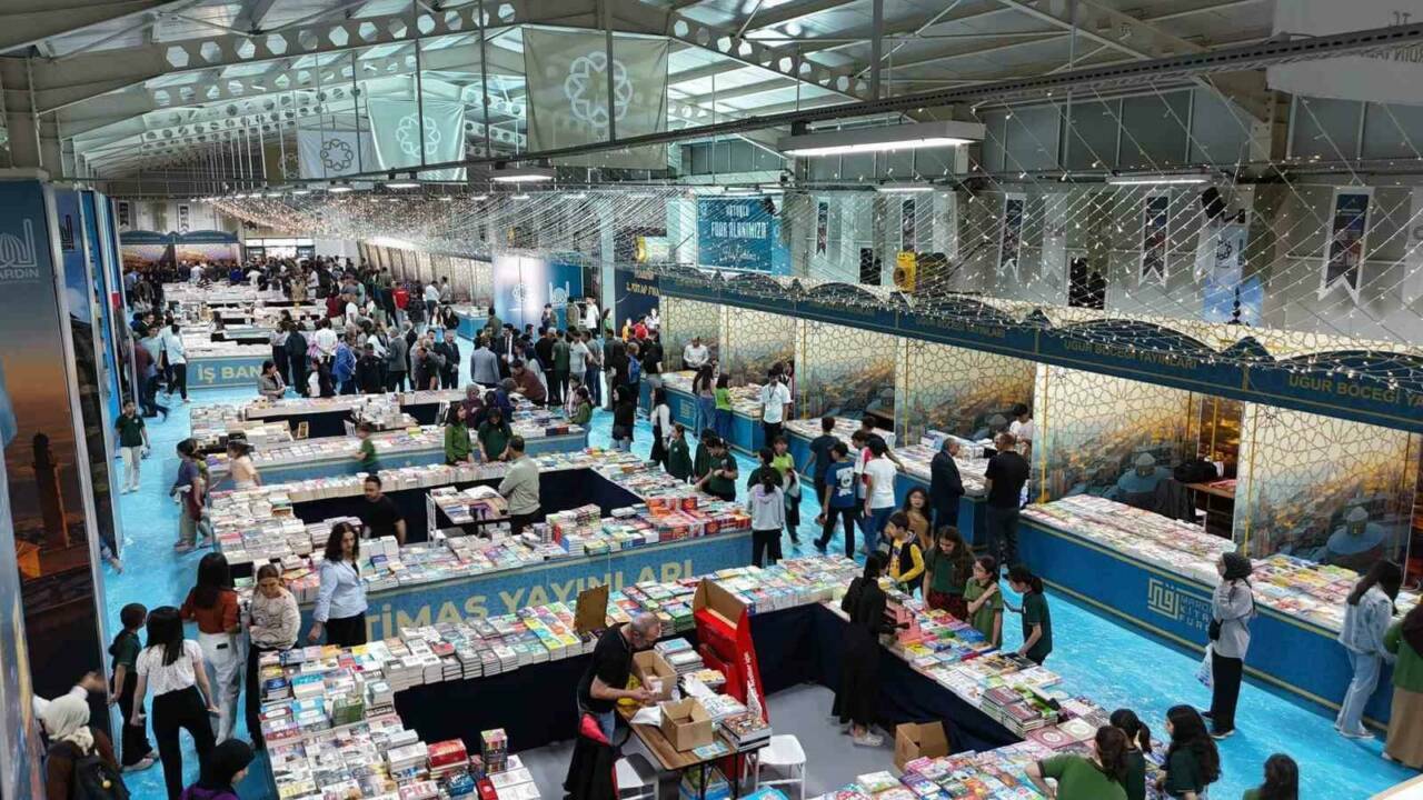 Mardin Valiliği ve Büyükşehir Belediyesi tarafından düzenlenen 2. Mardin Kitap