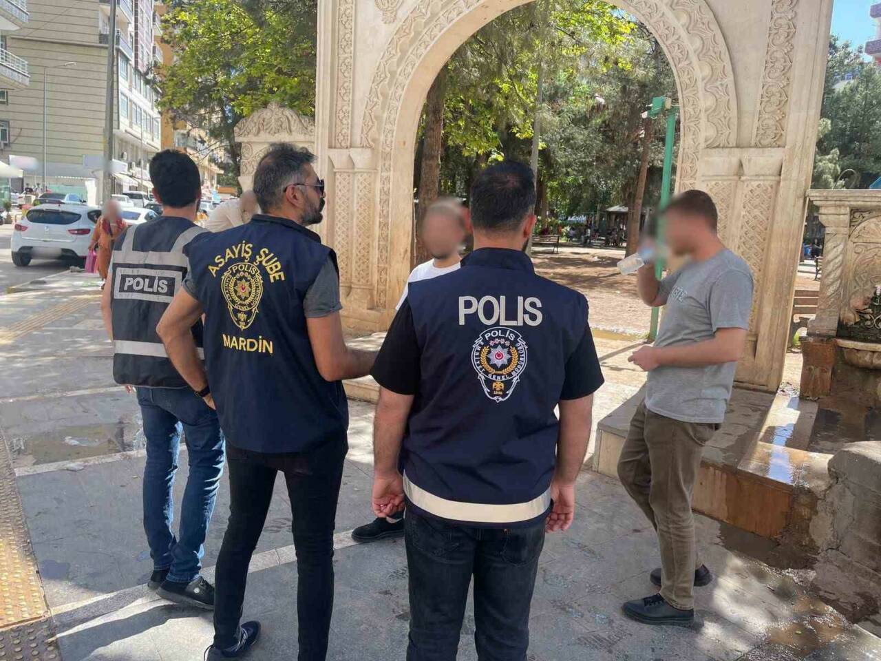 Mardin'de yapılan asayiş uygulamasında, 5 farklı noktada 17 ekip tarafından