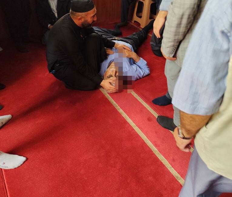 Mardin’in Kızıltepe ilçesinde camide namaz kıldığı sırada bıçaklı saldırıya uğrayan