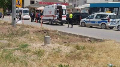 Adıyaman’ın Gölbaşı ilçesinde yolun karşısına geçmeye çalışan yaya motosiklet çarptı.