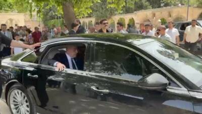 İYİ Parti Genel Başkanı Müsavat Dervişoğlu, Şanlıurfa'da Balıklıgöl'ü ziyaret etti.