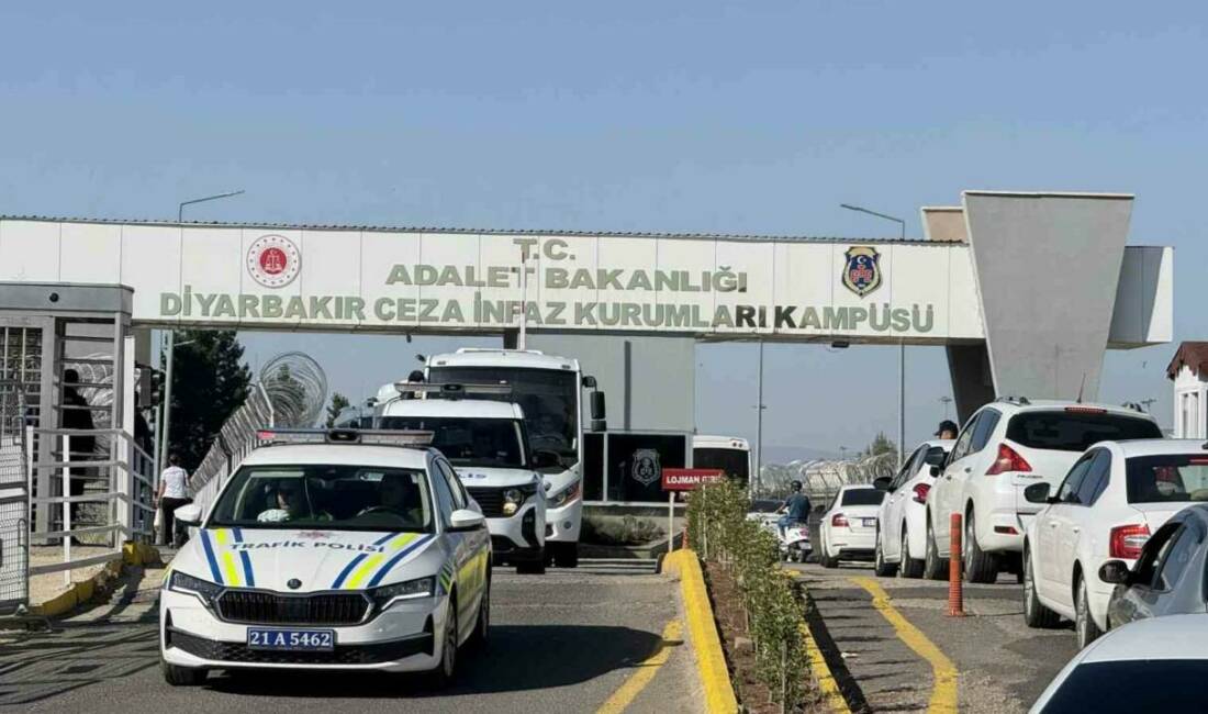 Narin Güran cinayetine ilişkin 15 sanık, dördüncü kez hakim karşısına çıkmak üzere adliyeye getirildi Diyarbakır'da 8 yaşındaki Narin Güran cinayetine ilişkin haklarında dava açılan
