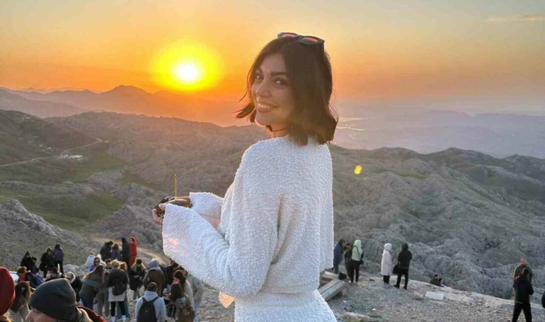 Türk Hava Yolları Yurtdışı Hava Hostesi Kudret Giray, doğum
