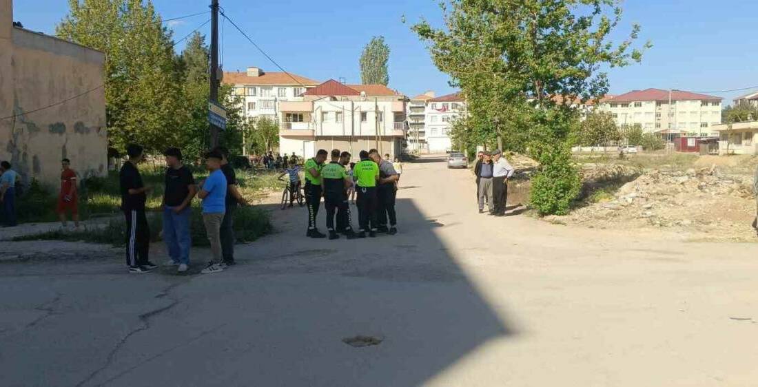 Önce çapıp sona üzerinden geçtiği arkadaşını ağır yaraladı Adıyaman’ın Gölbaşı ilçesinde bir kişi, arkadaşı ile tartıştıktan sonra otomobiliyle