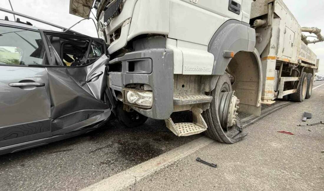 Diyarbakır-Elazığ yolunda otomobil, minibüs ve beton mikserini karıştığı zincirleme trafik